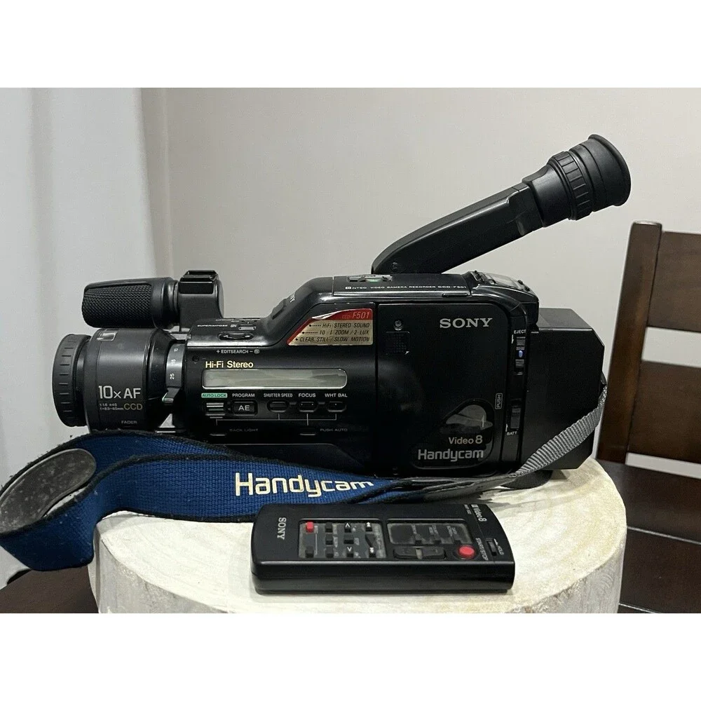 Sony CCD-F501 Video 8 Handycam 8mm Camcorder w/ Remote & Battery UNTESTED AS-IS